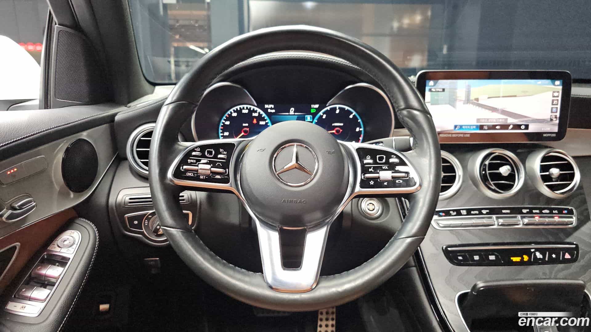 GLC-Class Mercedes-Benz 2023.2-OPTION-017