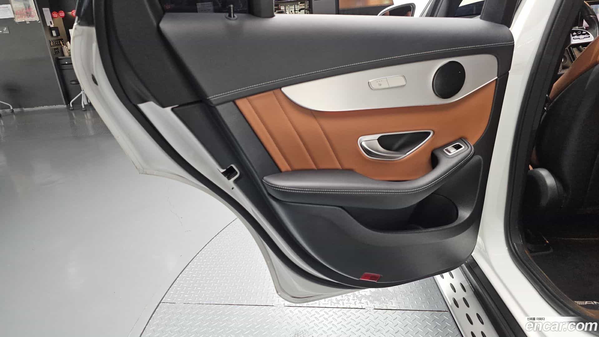 GLC-Class Mercedes-Benz 2023.2-INNER-035