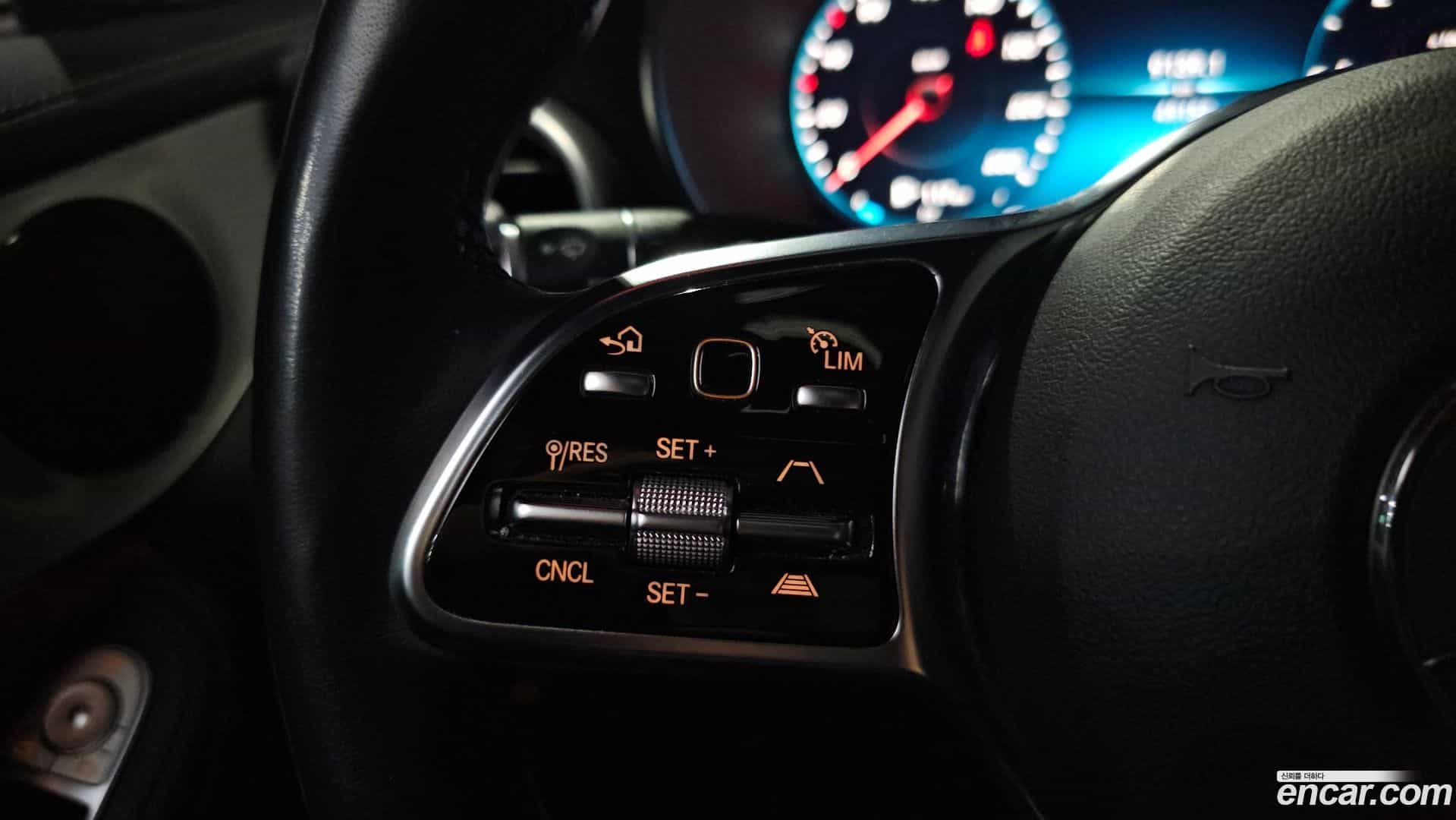 GLC-Class Mercedes-Benz 2023.2-OPTION-042