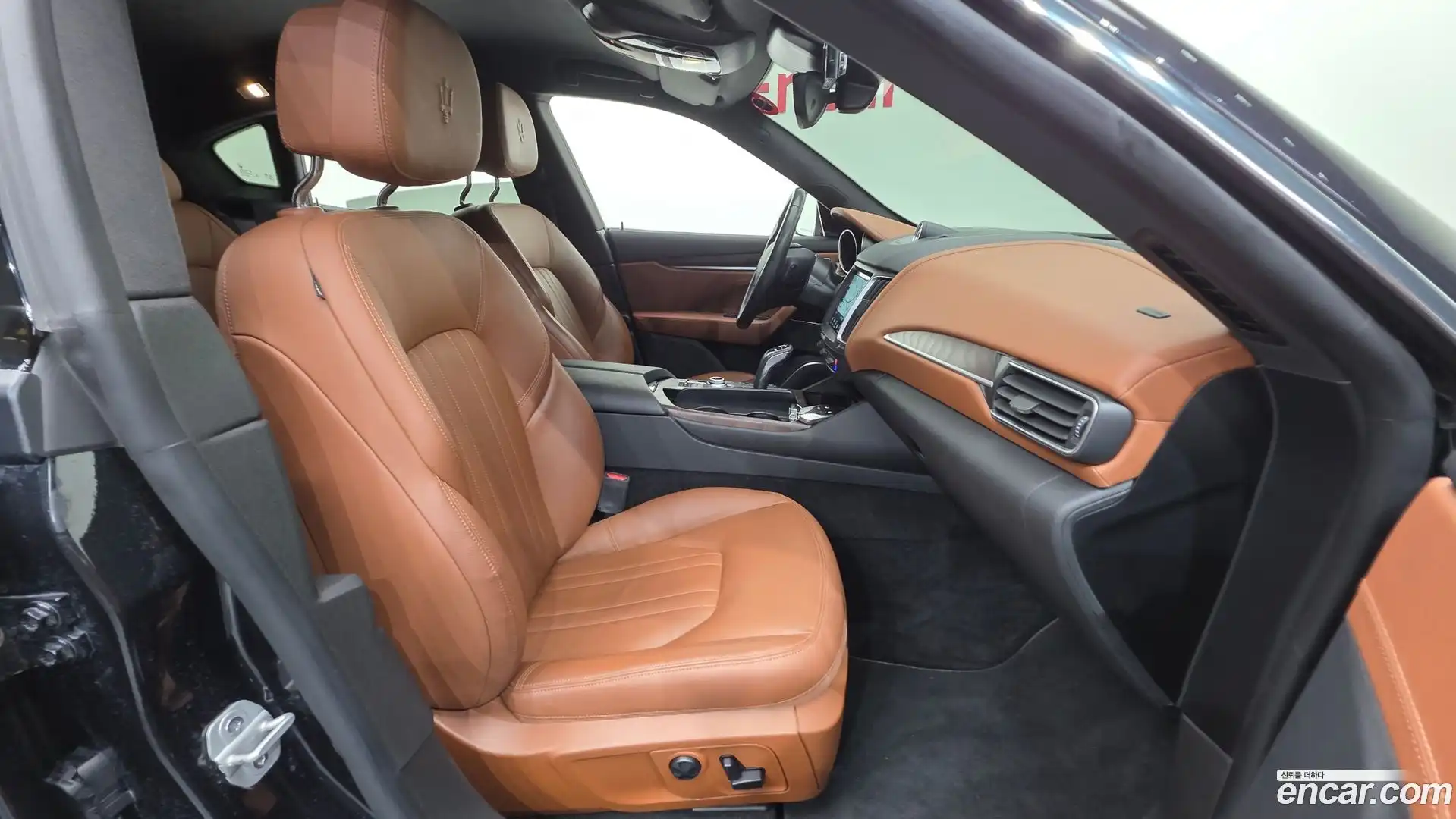 Levante Maserati 2020.11-INNER-010