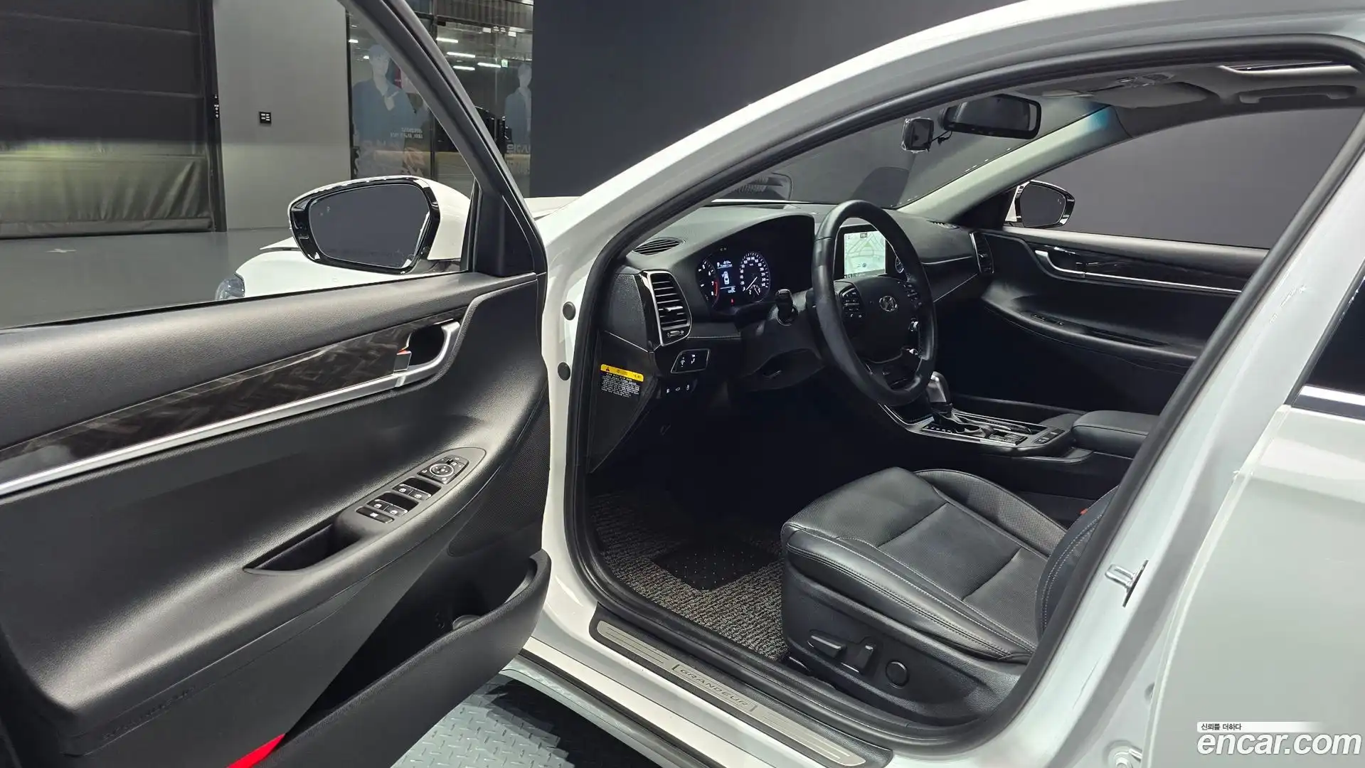 Grandeur Hyundai 2016.11-INNER-010