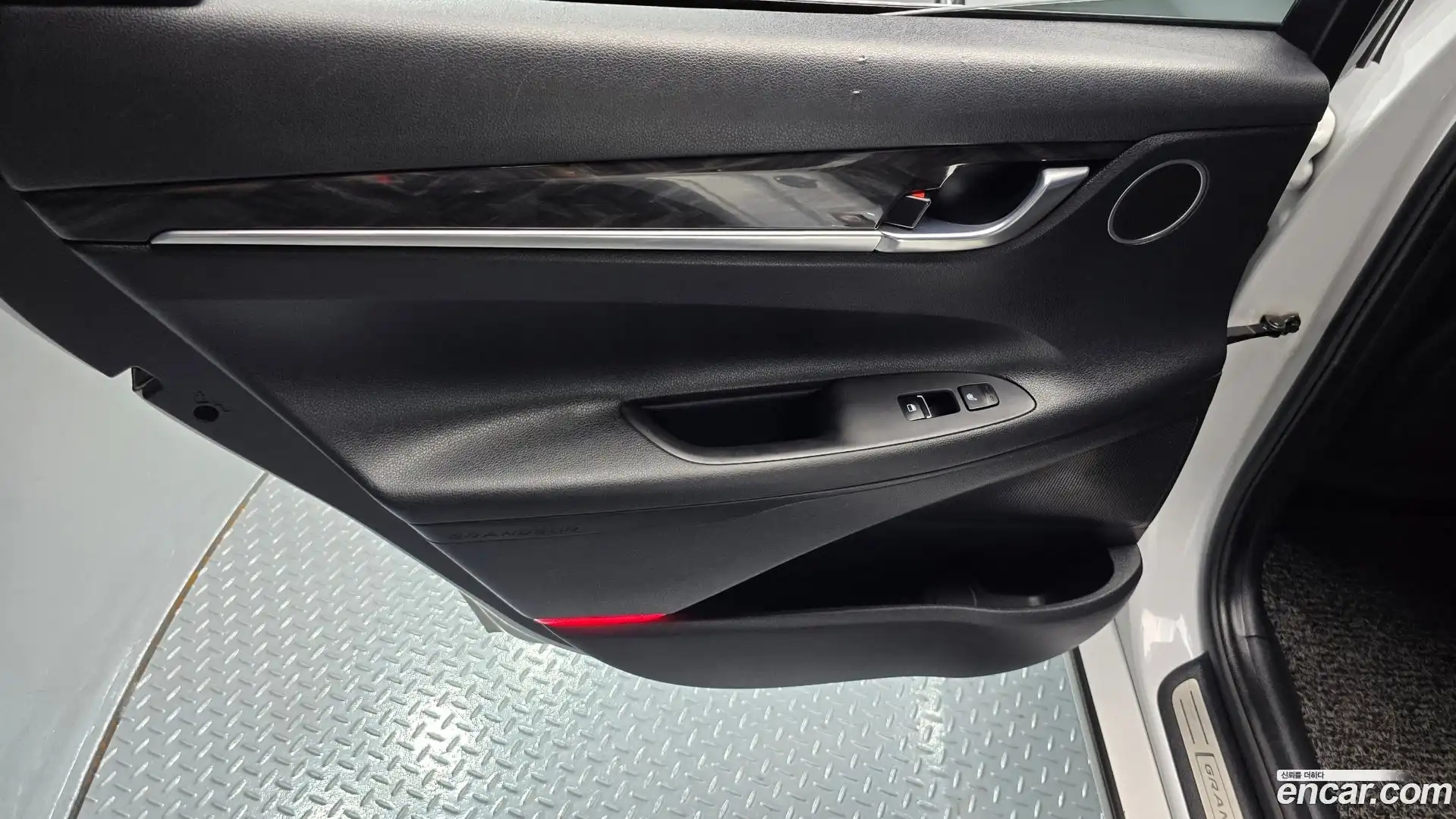 Grandeur Hyundai 2016.11-INNER-035