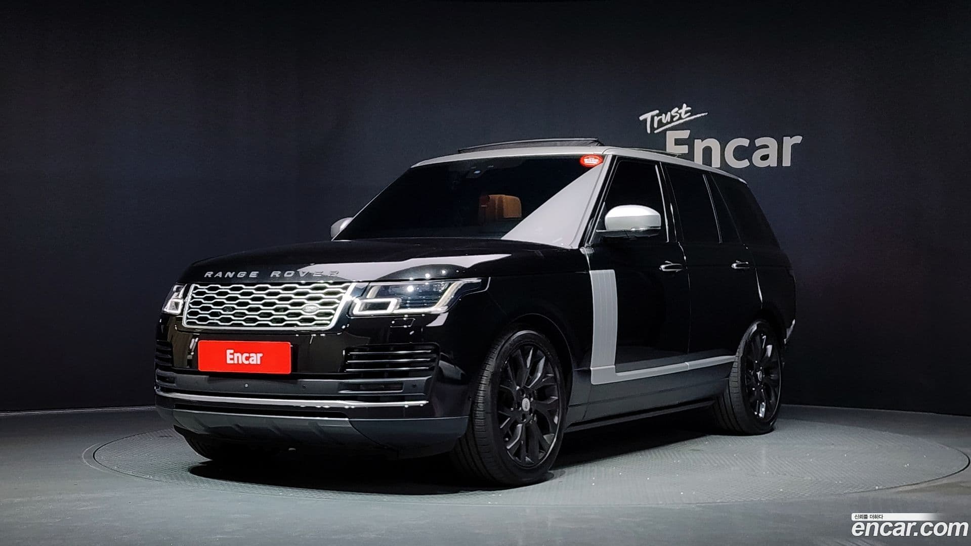 Main__Slider__Photo:Range Rover Land Rover 2018.7-0