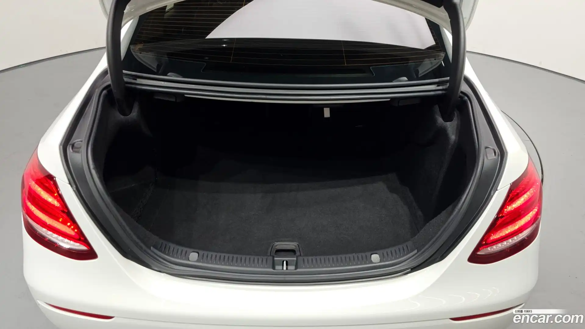 E-Class Mercedes-Benz 2016.9-OPTION-020