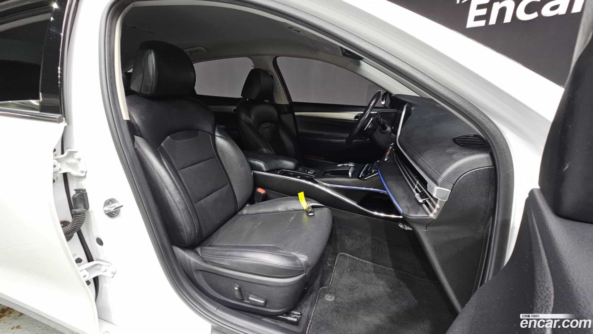 Grandeur Hyundai 2020.1-INNER-036