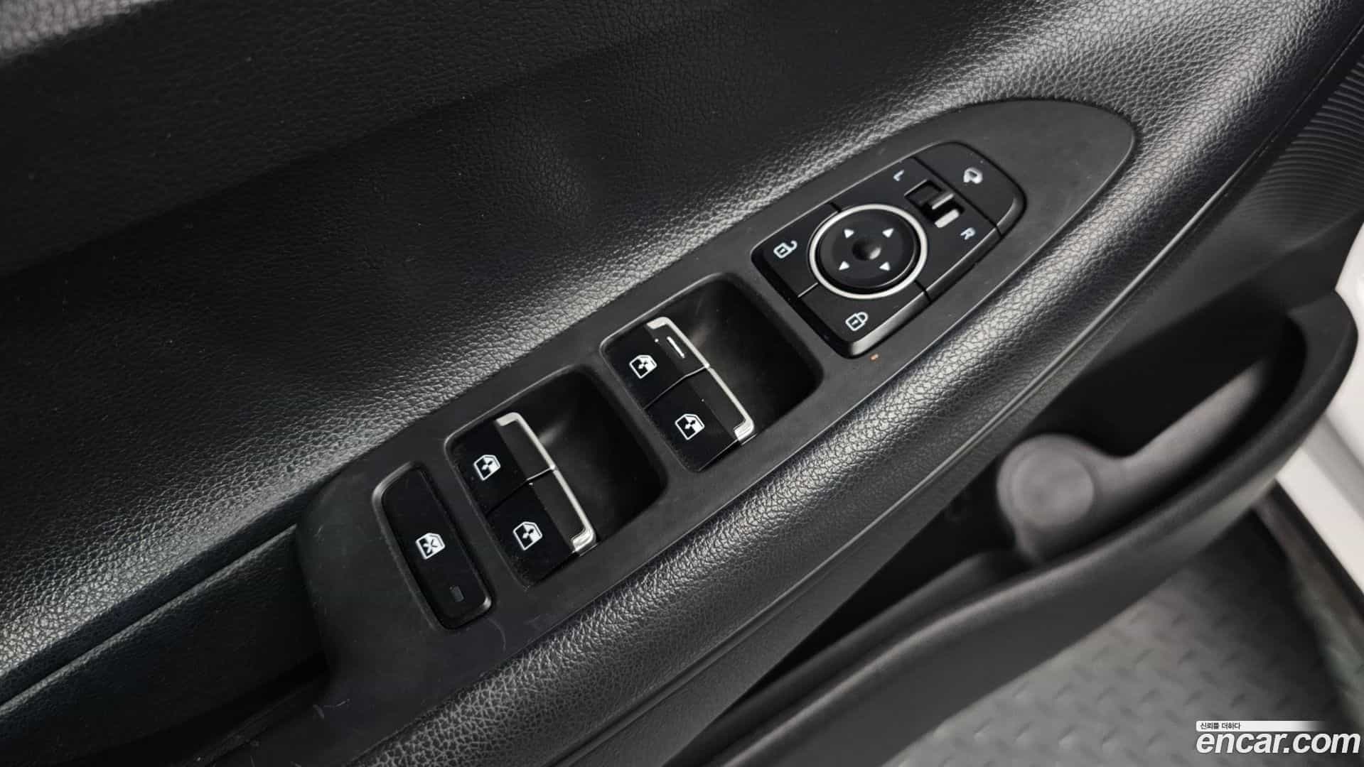 Grandeur Hyundai 2020.1-OPTION-044