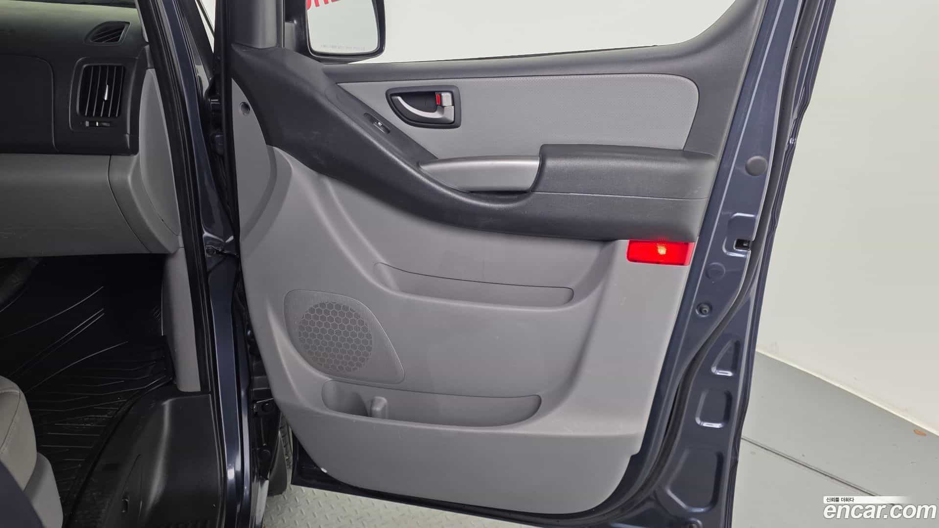 Starex Hyundai 2018.2-INNER-035