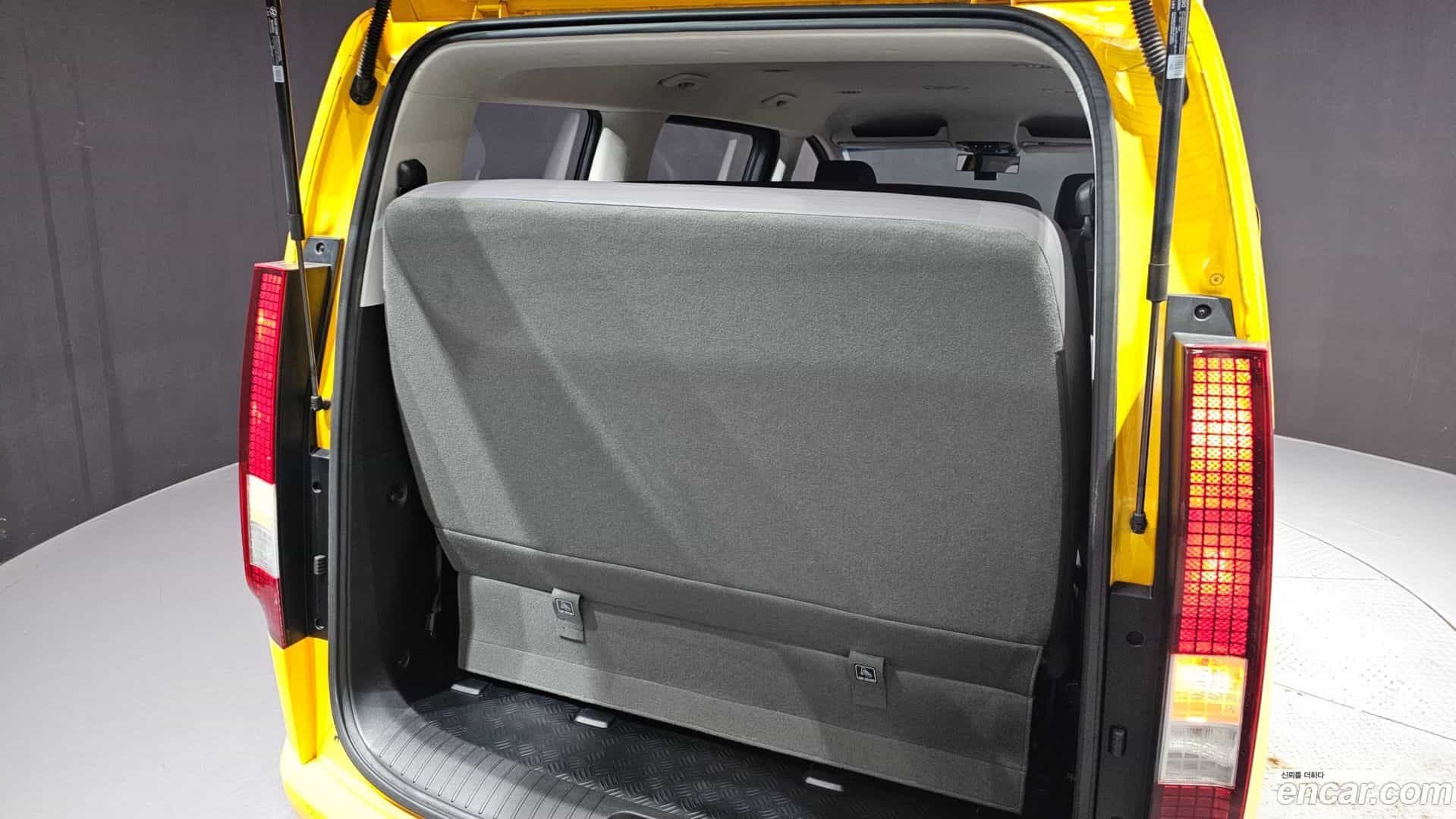 Staria Hyundai 2022.0-OPTION-040