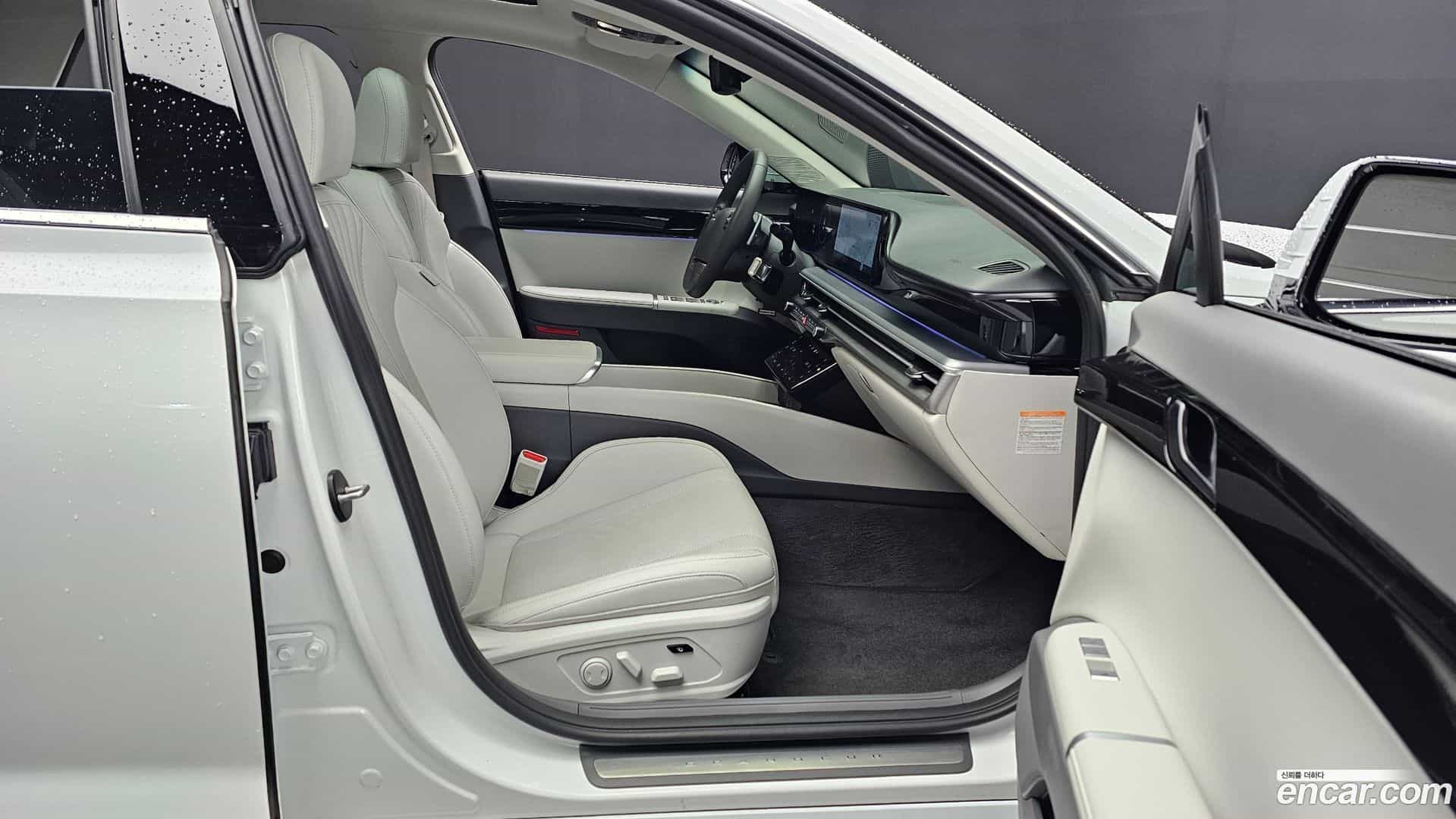 Grandeur Hyundai 2025.2-OPTION-015