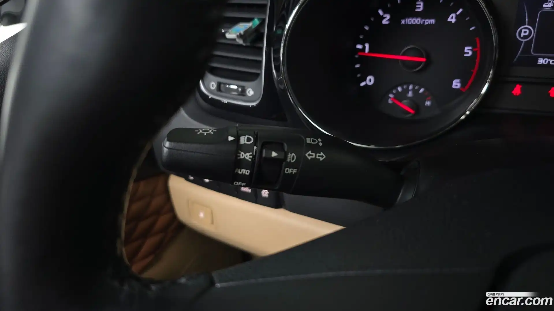 Canival Kia 2017.9-OPTION-041