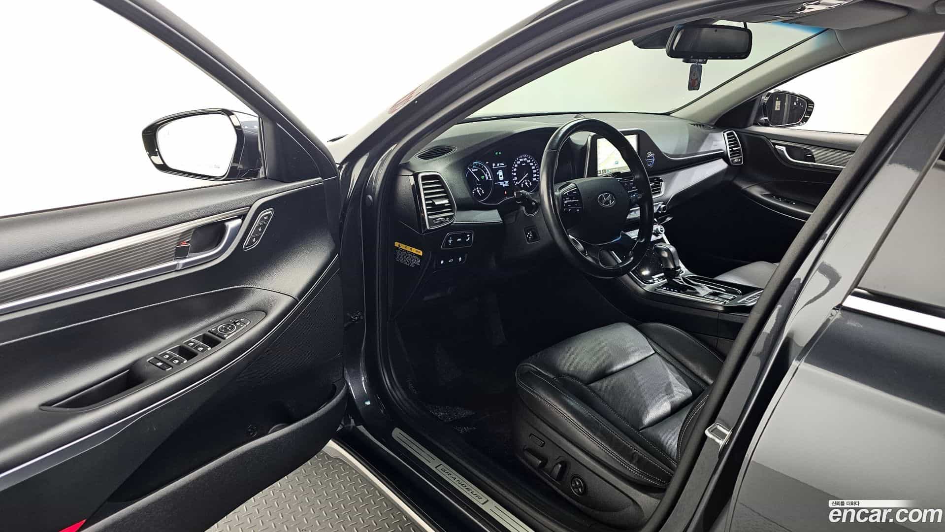 Grandeur Hyundai 2019.1-INNER-010