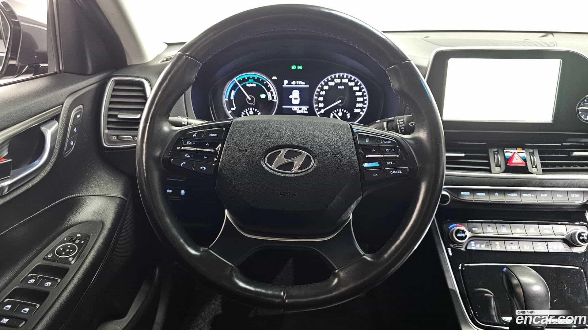 Grandeur Hyundai 2019.1-OPTION-017