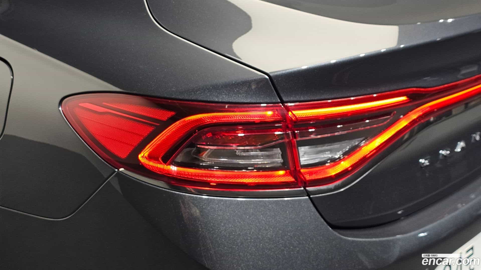 Grandeur Hyundai 2019.1-OUTER-033