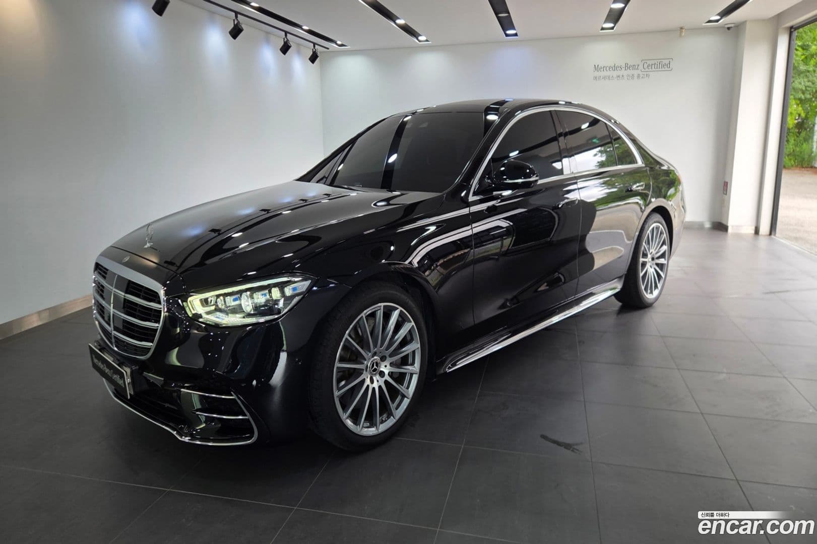 Main__Slider__Photo:S-Class Mercedes-Benz 2022.10-0
