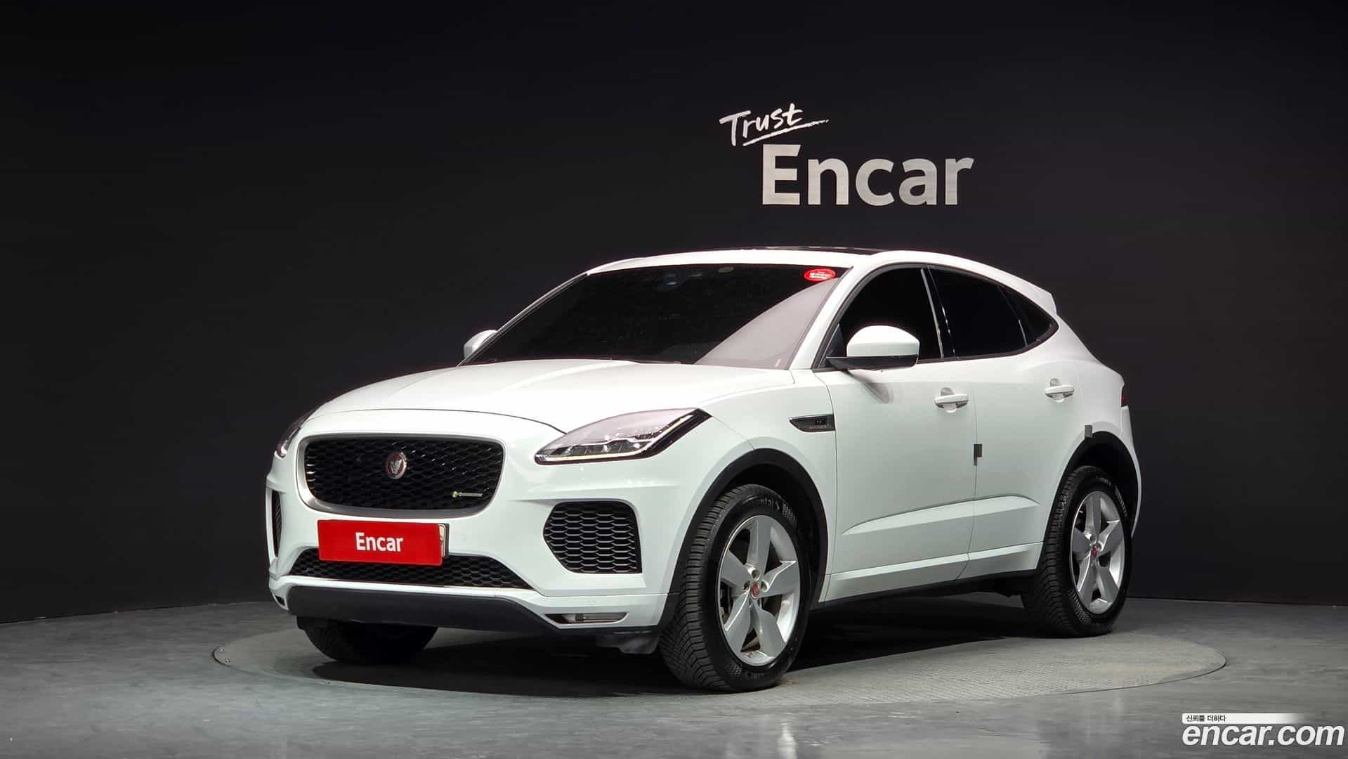 E-PACE Jaguar 2018.7-OUTER-001