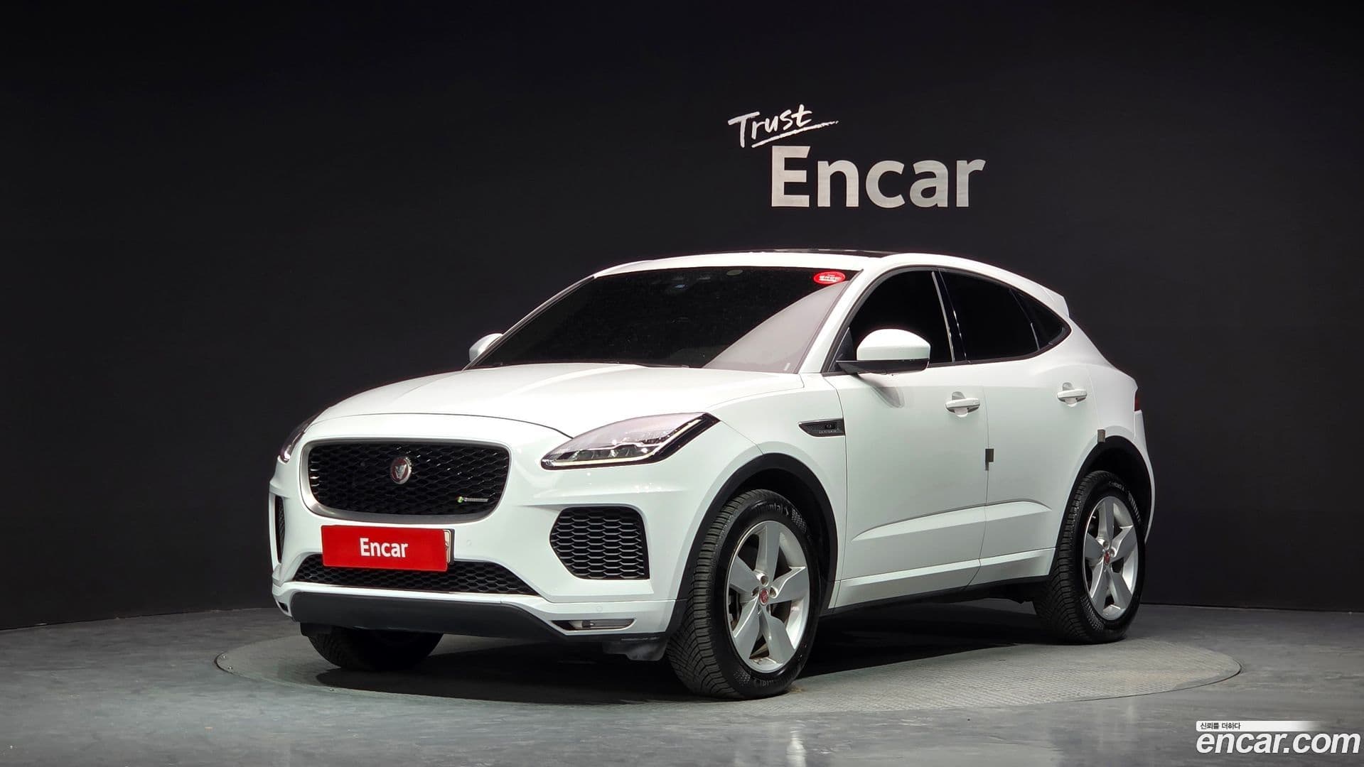 Main__Slider__Photo:E-PACE Jaguar 2018.7-0