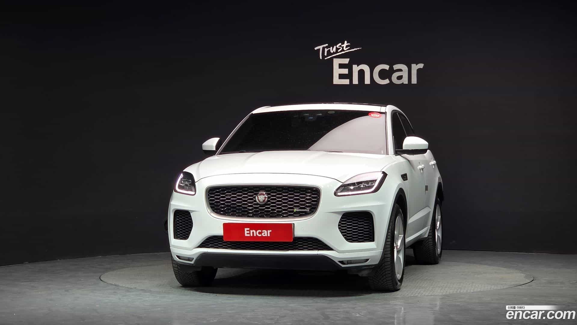 E-PACE Jaguar 2018.7-OUTER-003