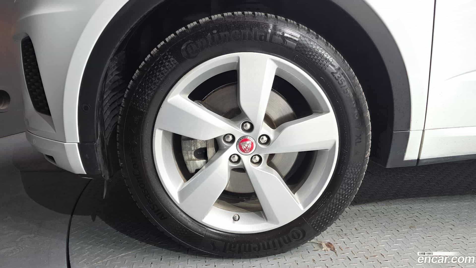 E-PACE Jaguar 2018.7-OUTER-005