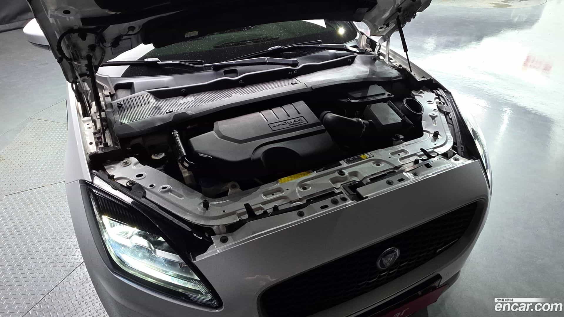 E-PACE Jaguar 2018.7-OUTER-006