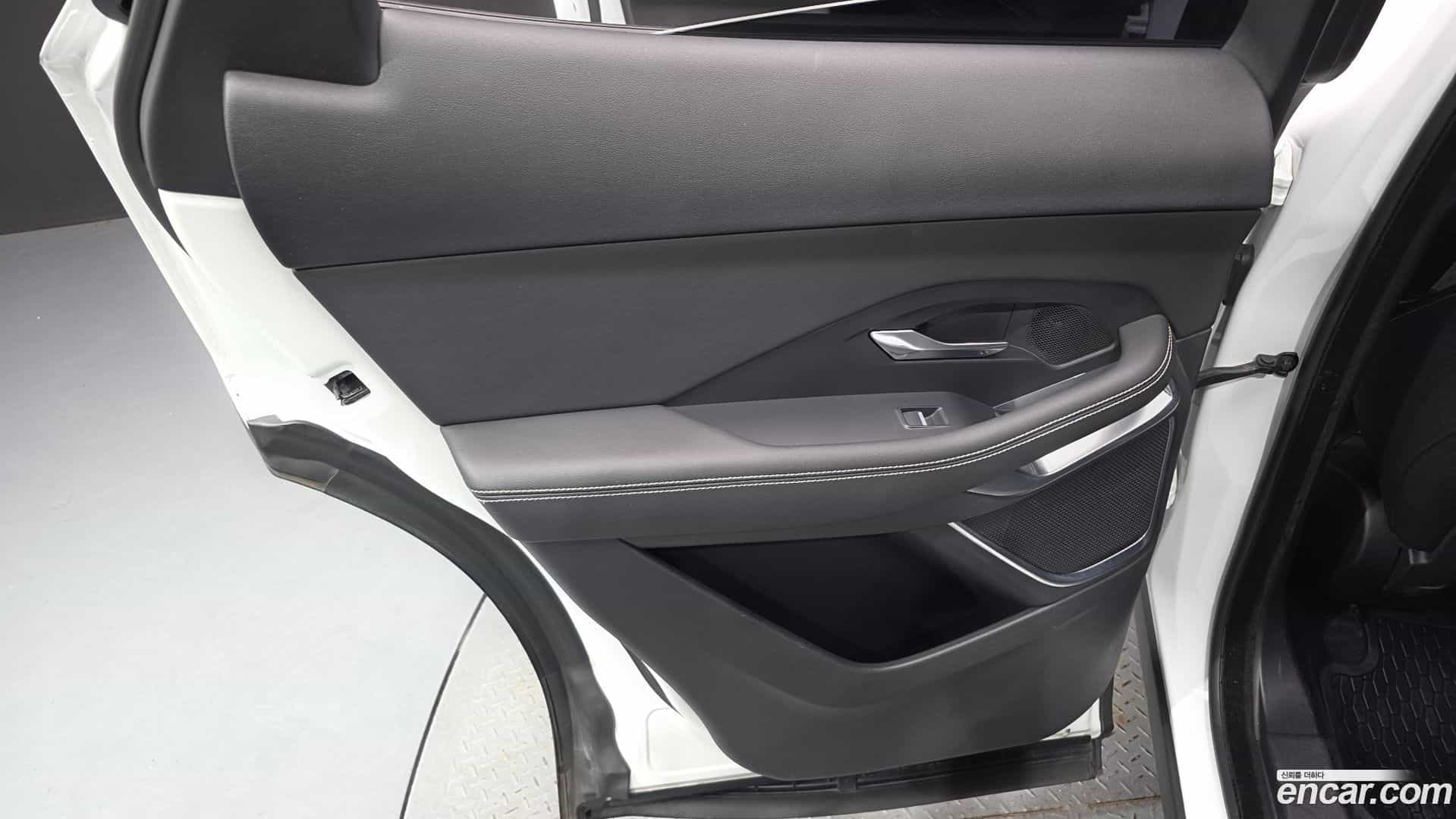 E-PACE Jaguar 2018.7-INNER-035