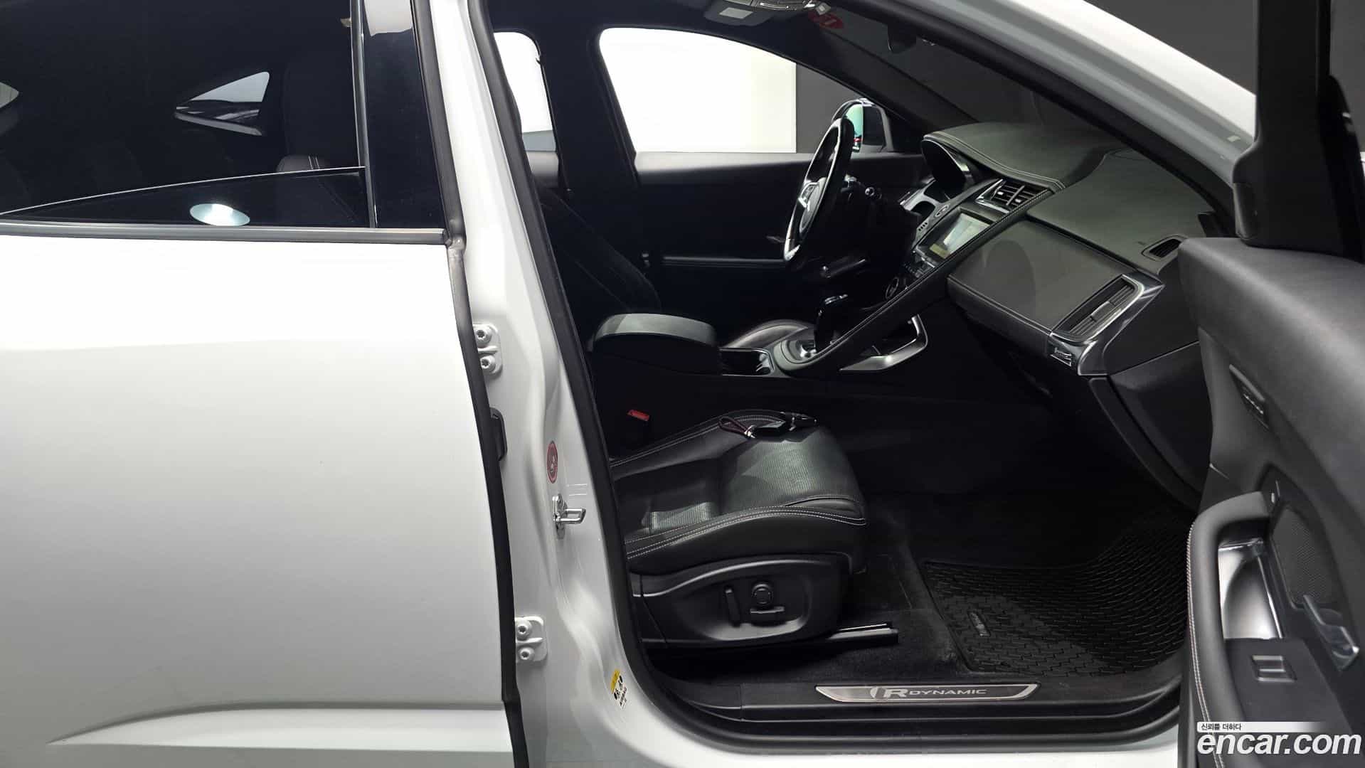 E-PACE Jaguar 2018.7-INNER-036