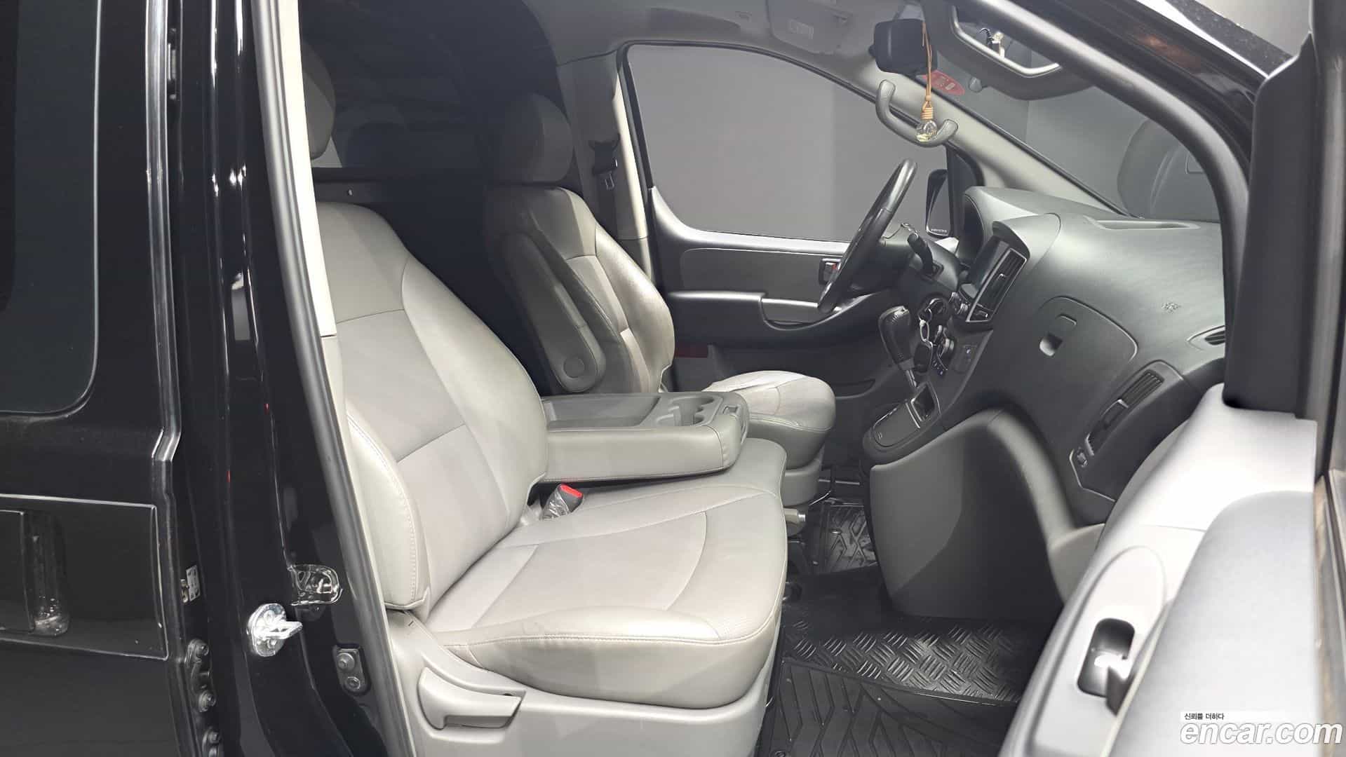 Starex Hyundai 2020.3-INNER-036