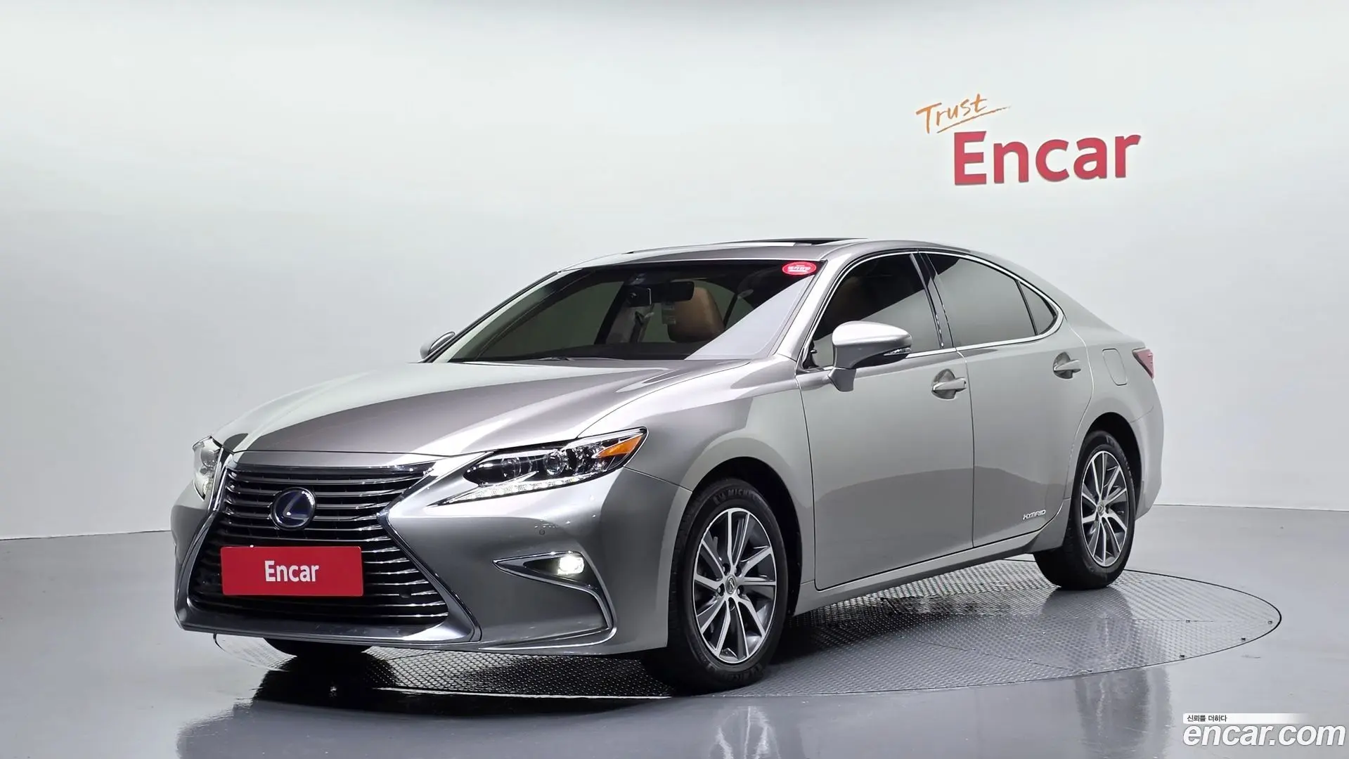 Main__Slider__Photo:ES Lexus 2018.3-0