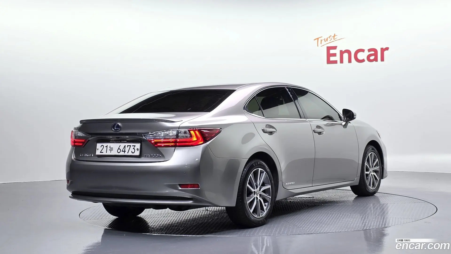 Main__Slider__Photo:ES Lexus 2018.3-1