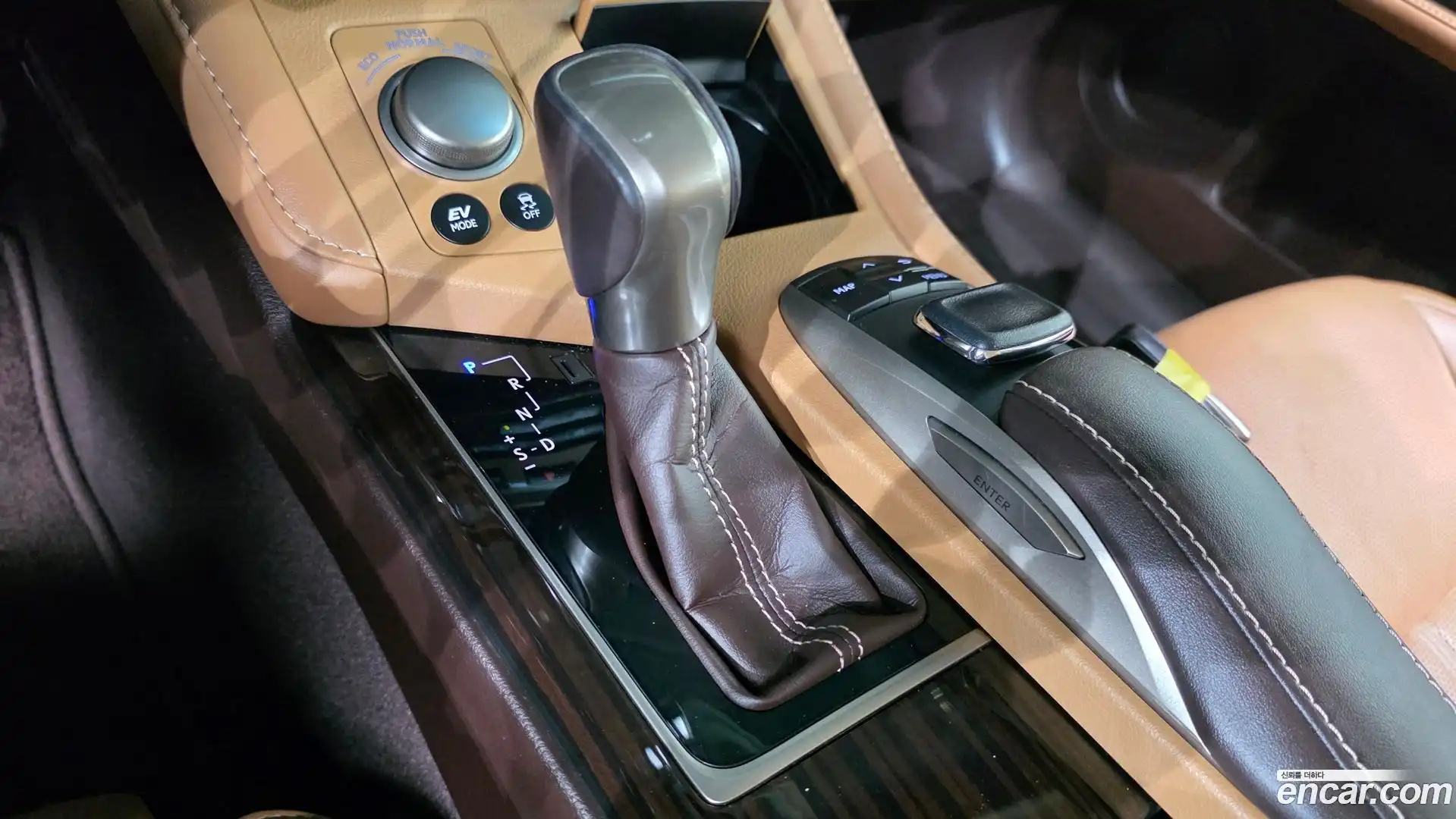 ES Lexus 2018.3-INNER-009
