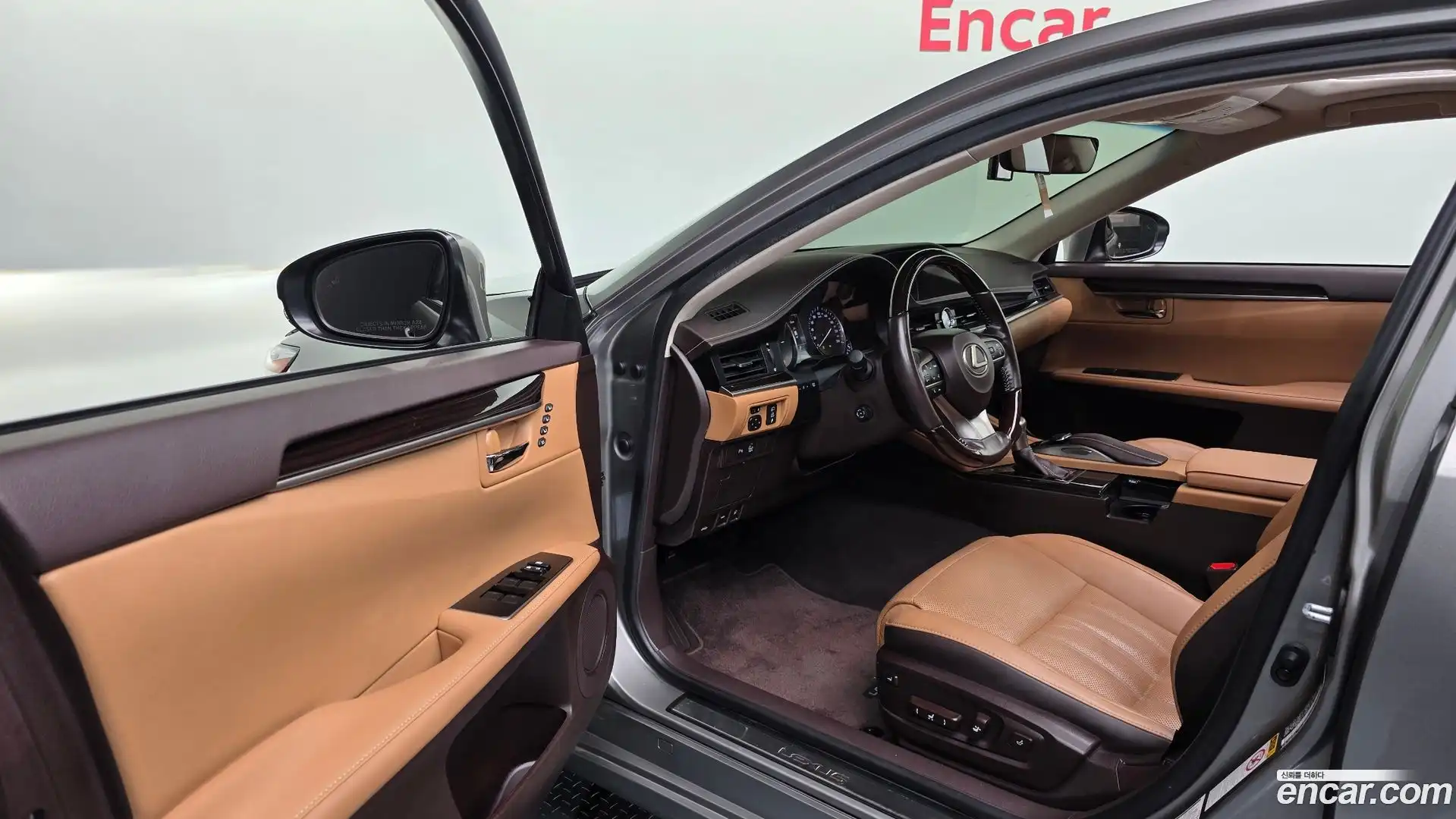 ES Lexus 2018.3-INNER-010