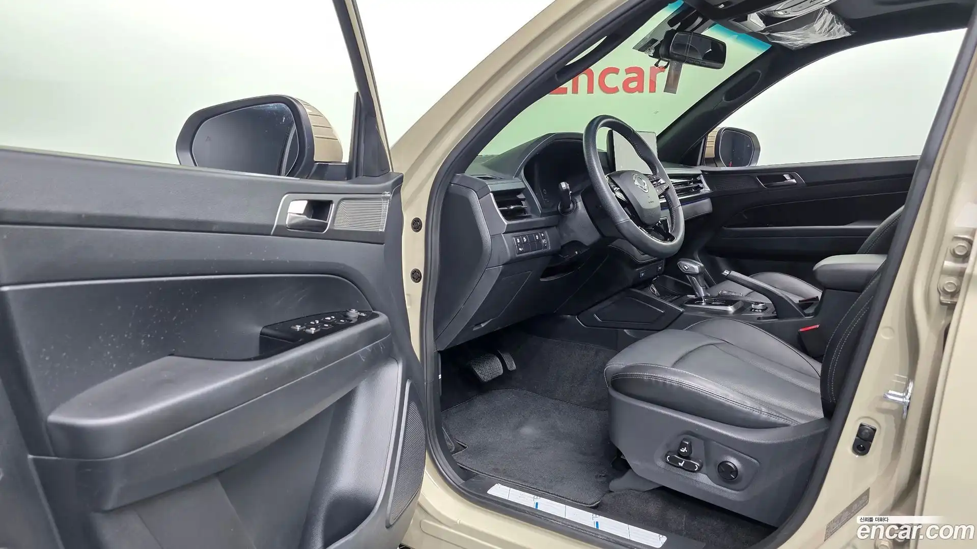 Rexton KG Mobility 2023.5-INNER-010