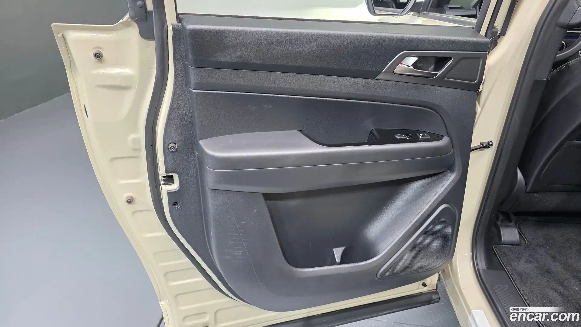 Rexton KG Mobility 2023.5-INNER-035