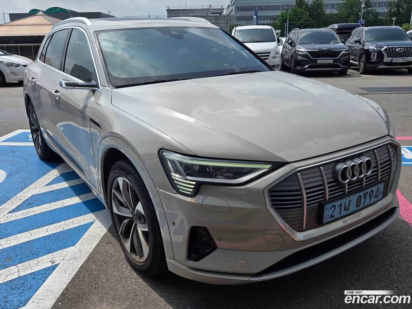 e-tron Audi 2020.11-OUTER-002