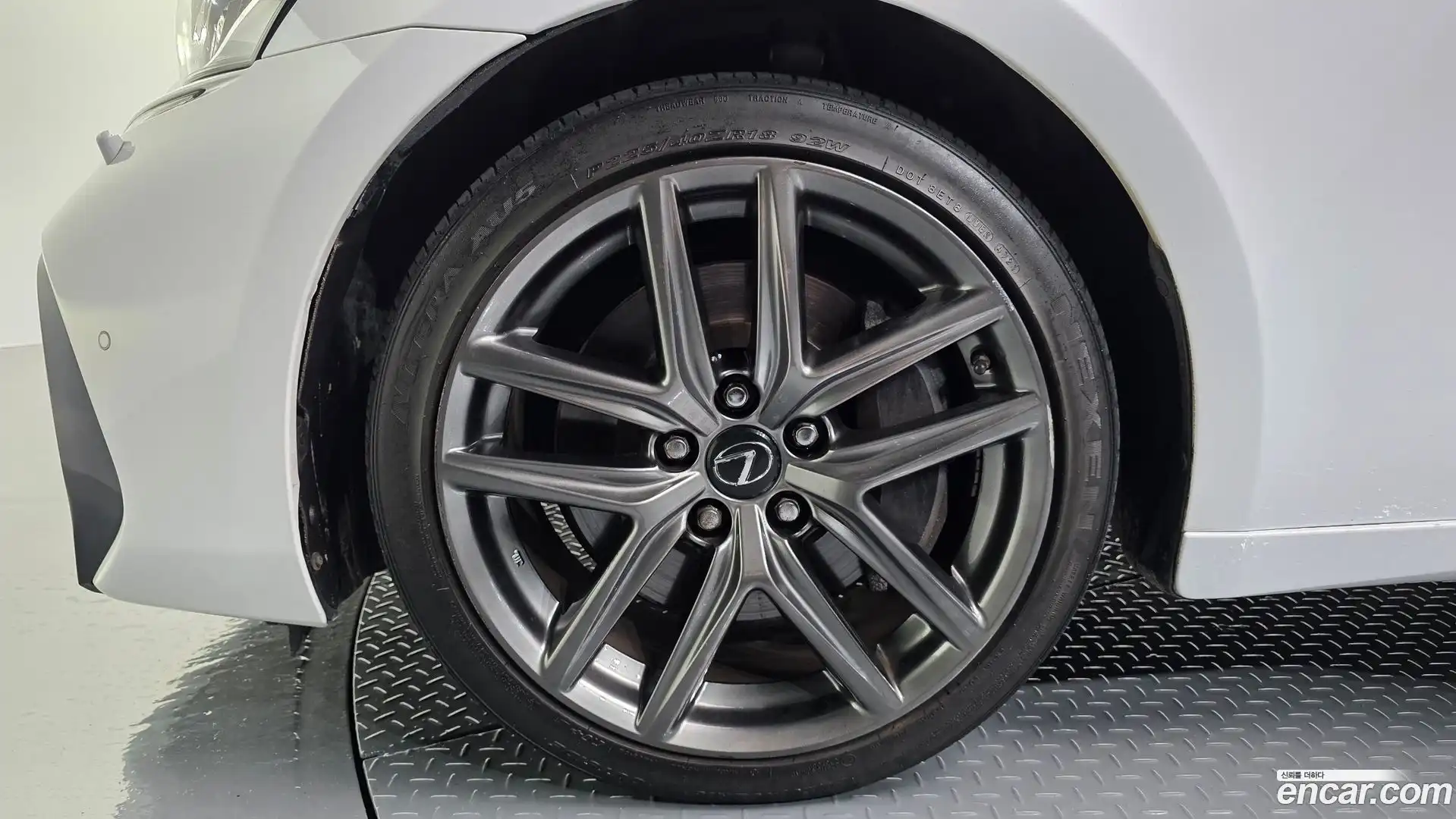 IS Lexus 2018.7-OUTER-005