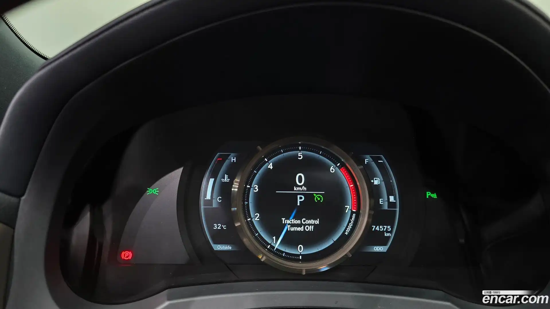 IS Lexus 2018.7-INNER-008