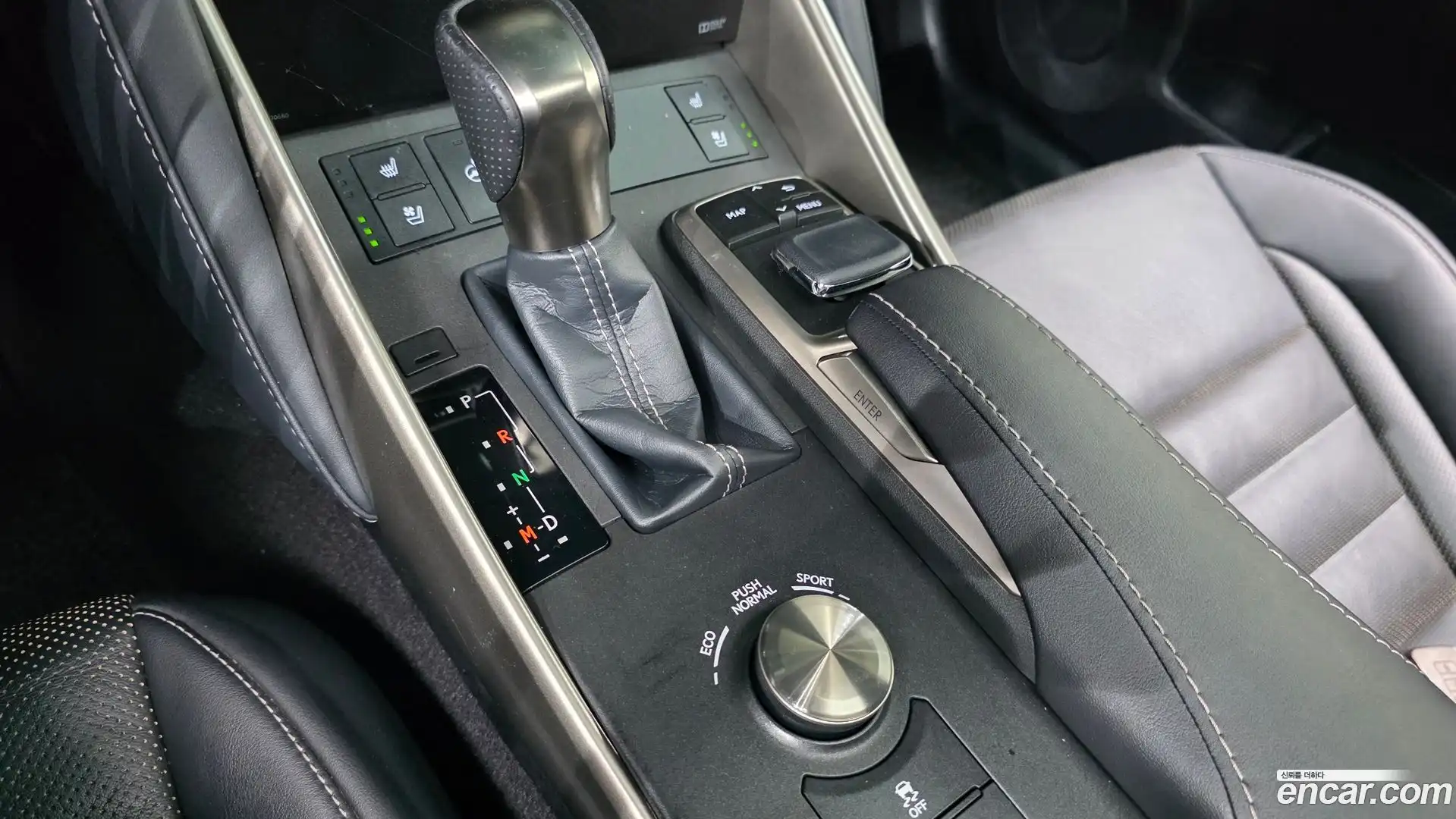 IS Lexus 2018.7-INNER-009
