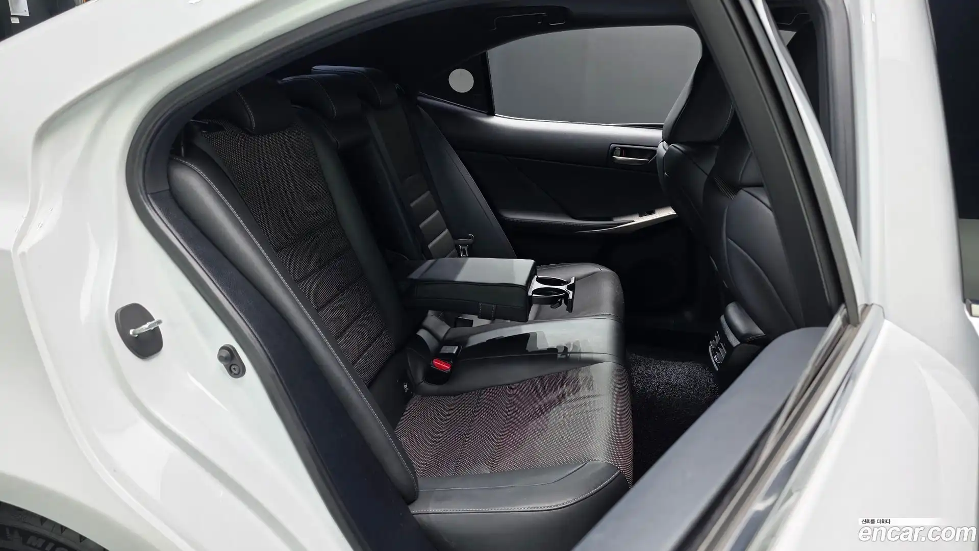 IS Lexus 2018.7-OPTION-015