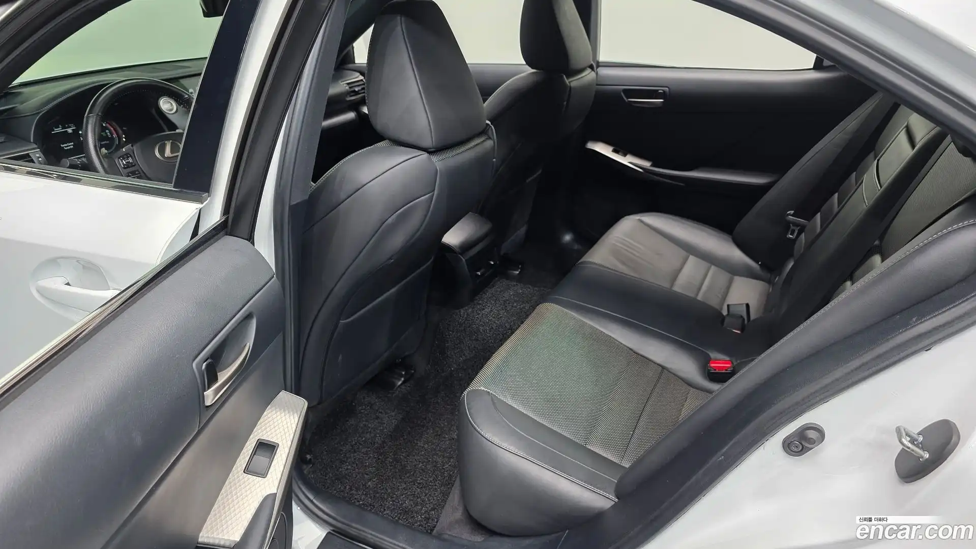 IS Lexus 2018.7-OPTION-016