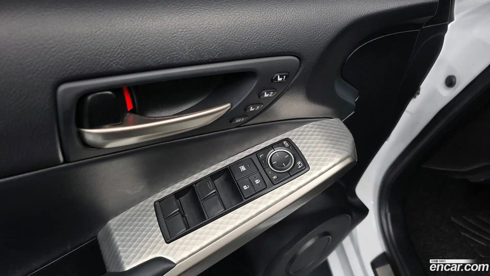 IS Lexus 2018.7-OPTION-024