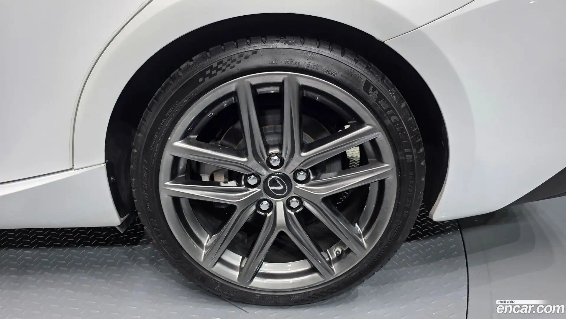 IS Lexus 2018.7-OUTER-031