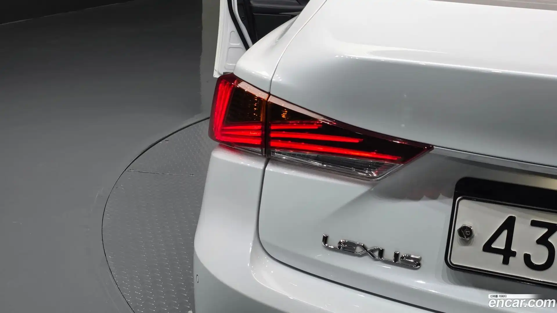 IS Lexus 2018.7-OUTER-033