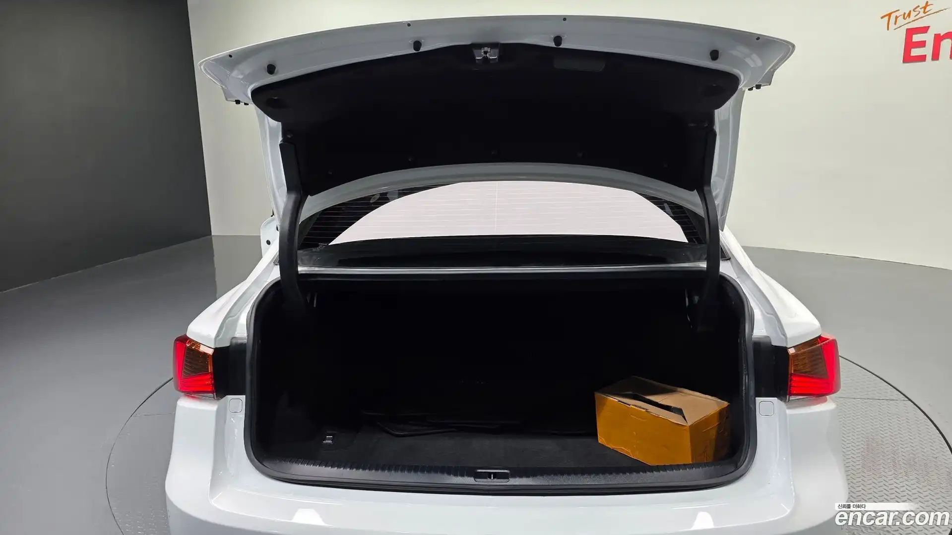 IS Lexus 2018.7-OPTION-044