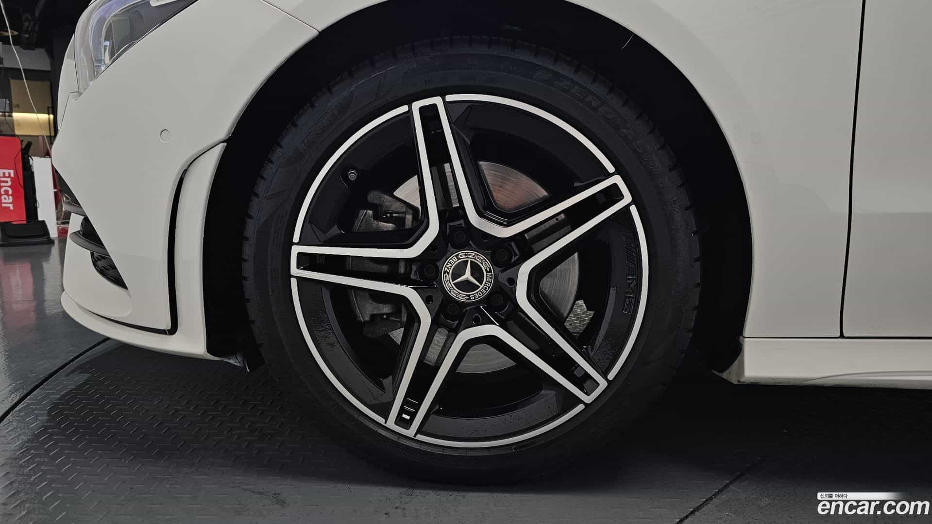 CLA-Class Mercedes-Benz 2023.0-OUTER-005