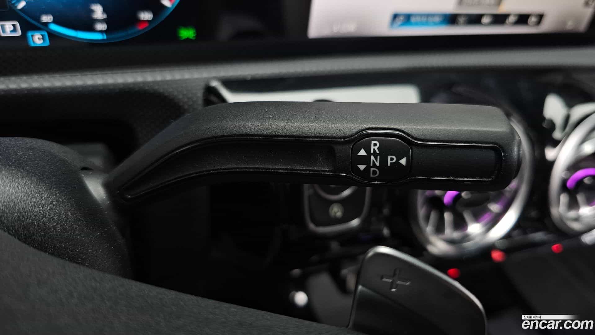 CLA-Class Mercedes-Benz 2023.0-INNER-009