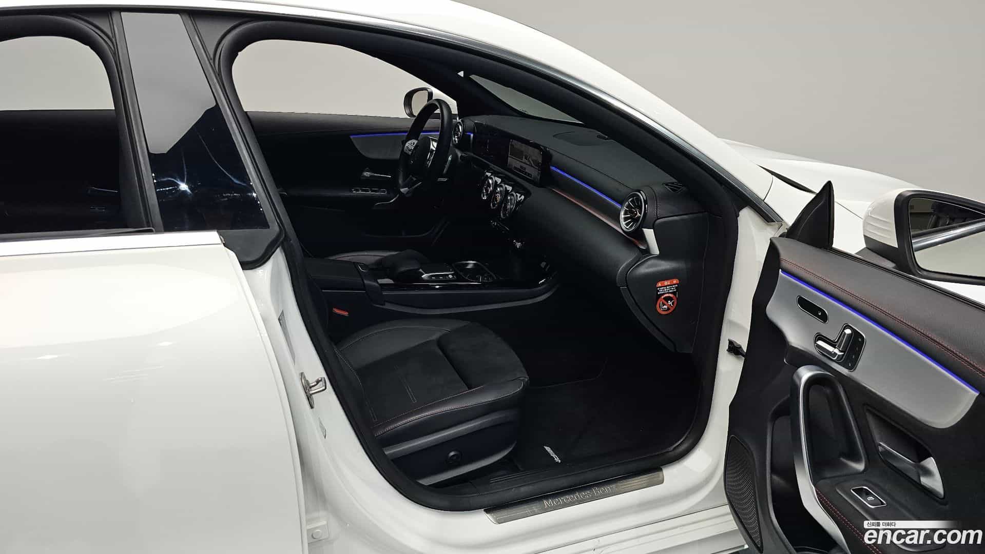 CLA-Class Mercedes-Benz 2023.0-OPTION-015