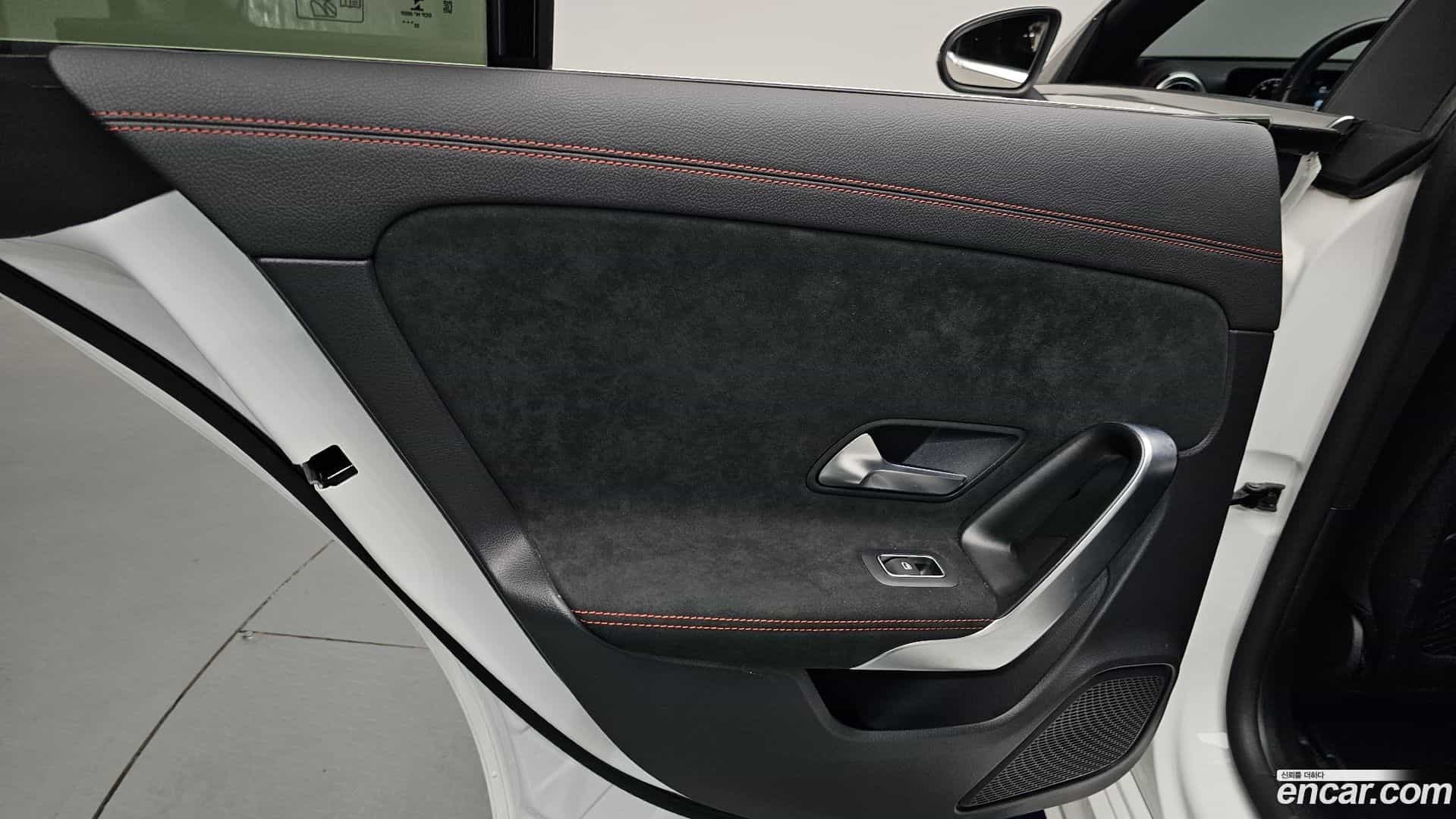 CLA-Class Mercedes-Benz 2023.0-INNER-035