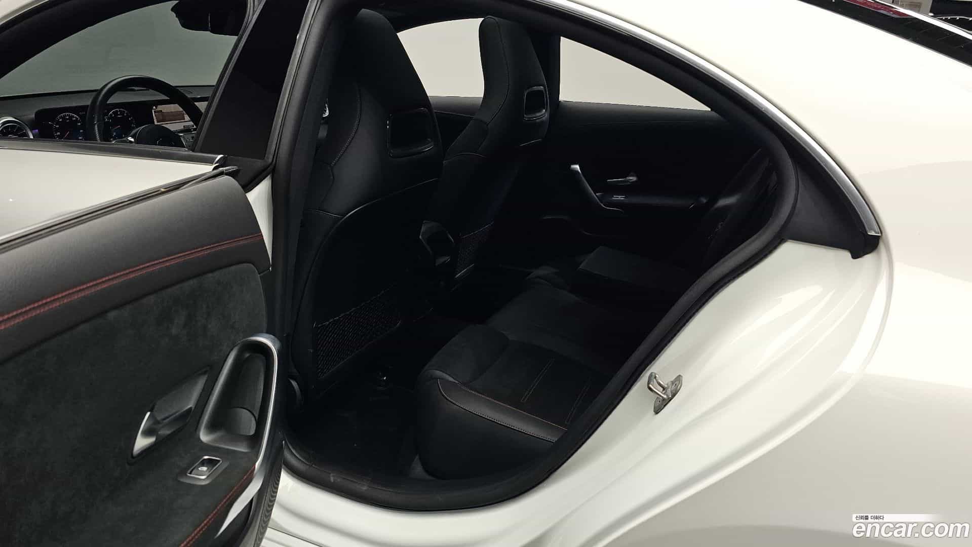 CLA-Class Mercedes-Benz 2023.0-INNER-036