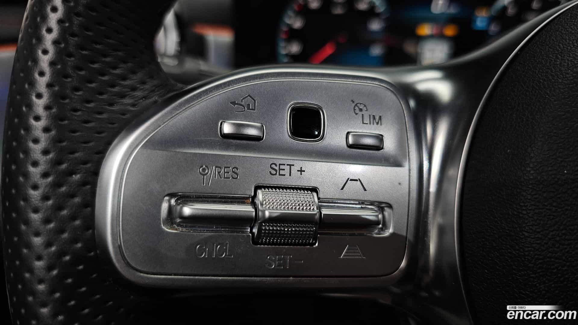 CLA-Class Mercedes-Benz 2023.0-OPTION-040
