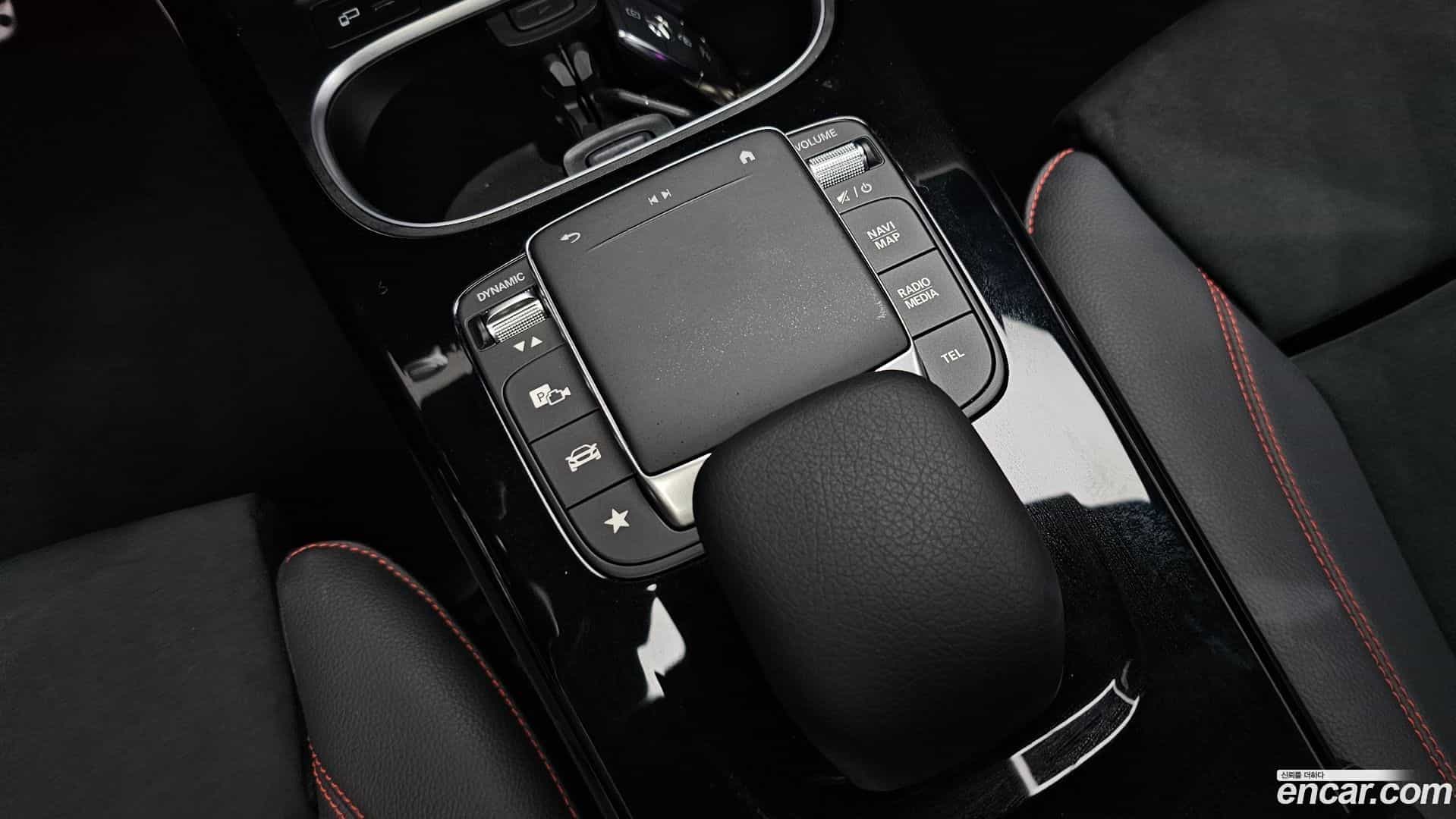 CLA-Class Mercedes-Benz 2023.0-OPTION-044