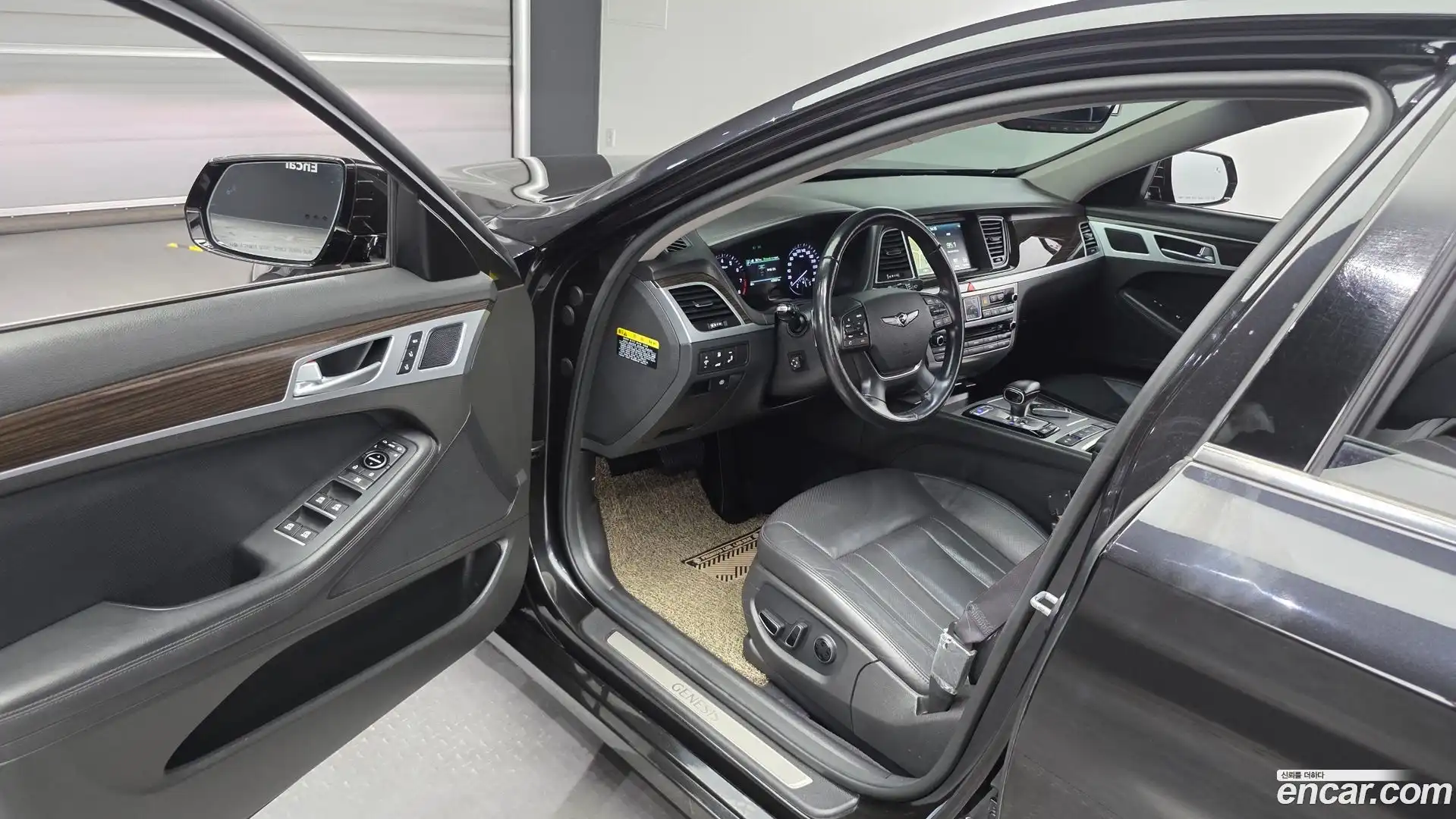 G80 Genesis 2018.0-INNER-010